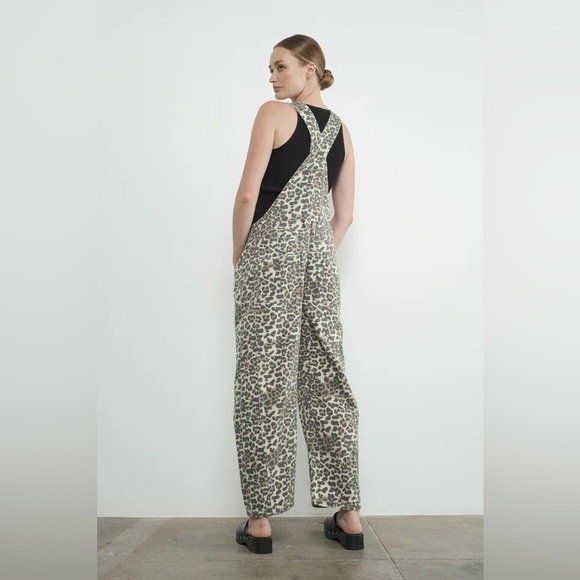 Aaron and Amber Wildside Overalls Jumpsuit Barrel Leg Leopard Print Pants - Picture 4 of 13